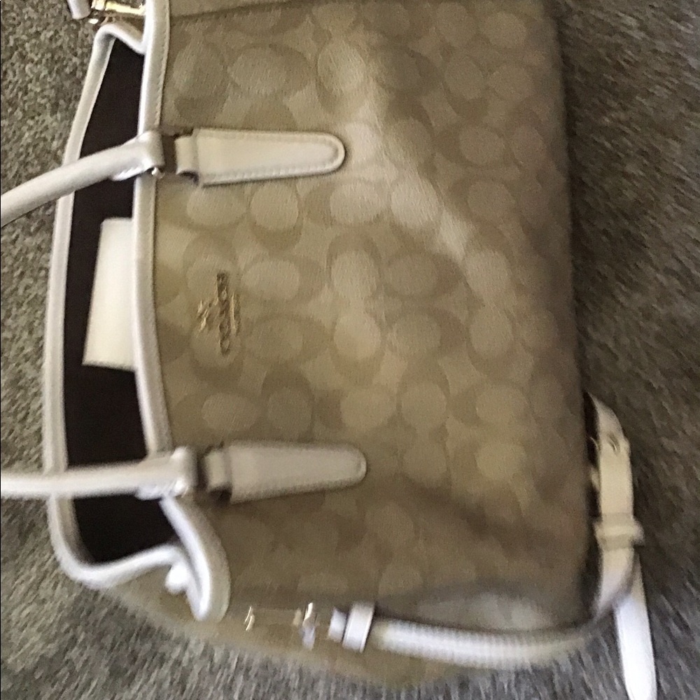 Shoulder Bag with option to Carry Handles